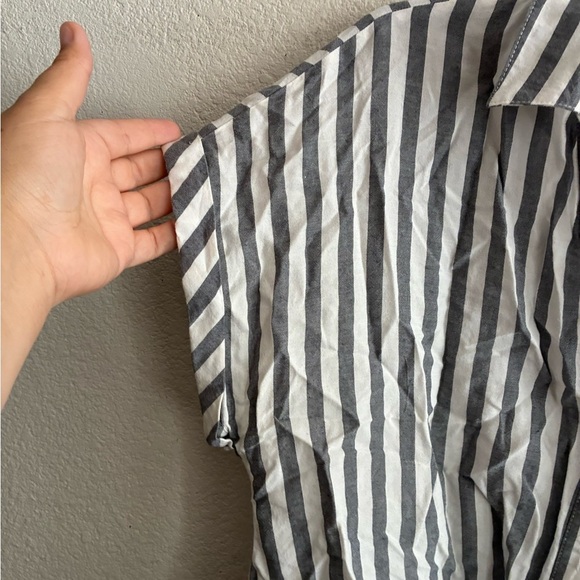 1250C Striped Gray Button-Up Women’s Top L - Picture 4 of 10